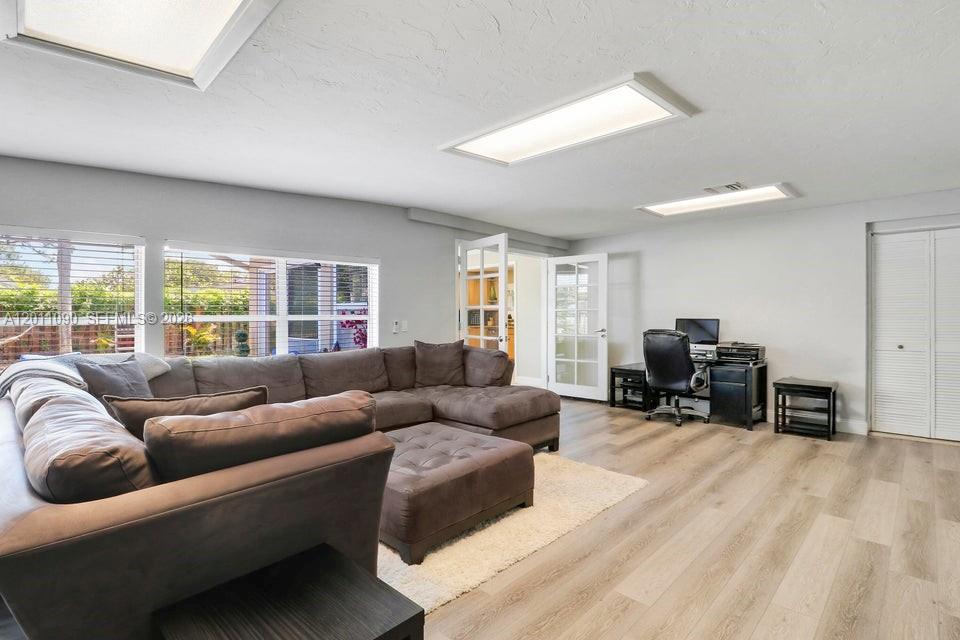 19049 Se Robert Drive Property Photo 29