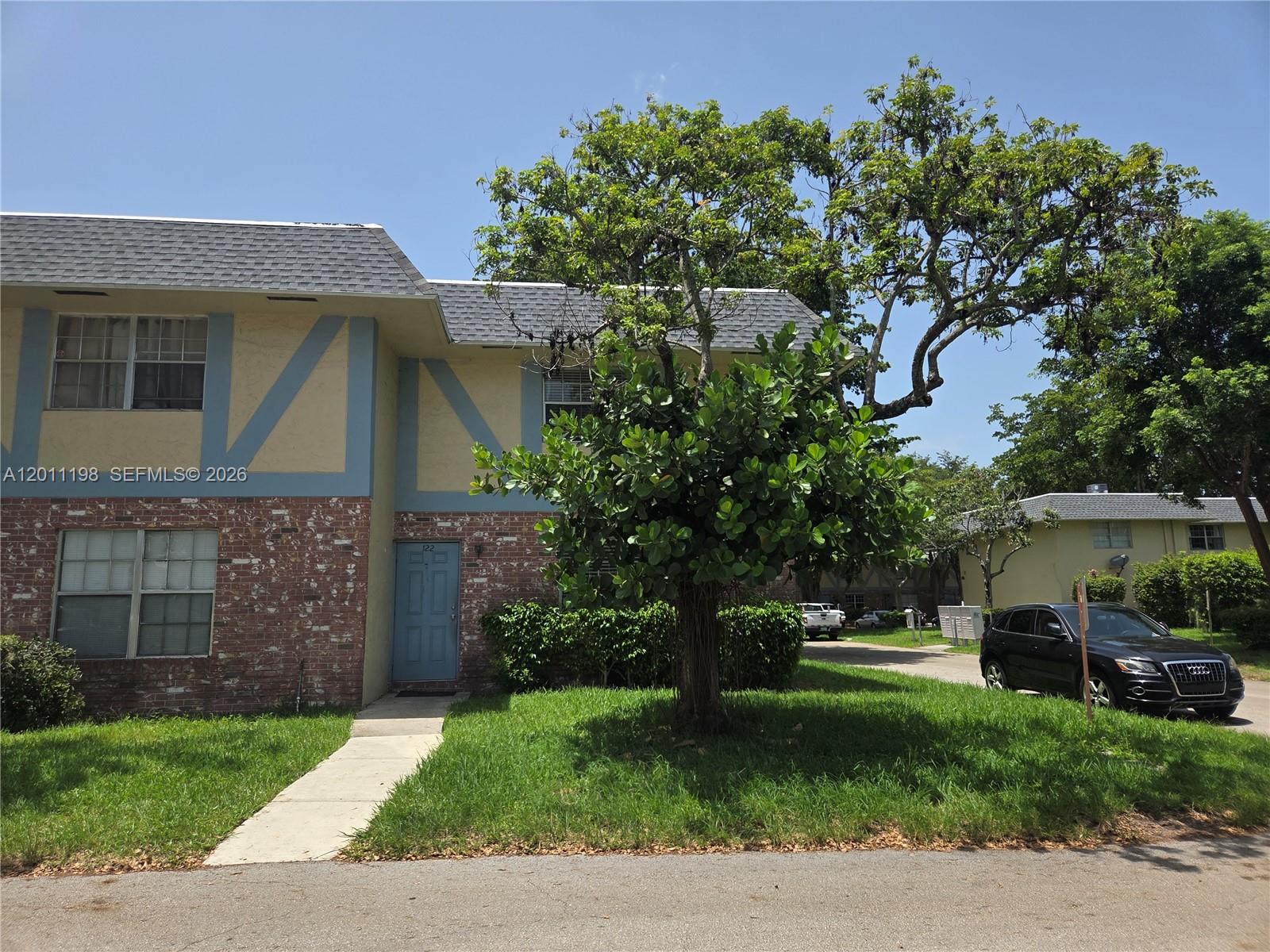 7505 Kimberly Boulevard 122 Property Photo 2