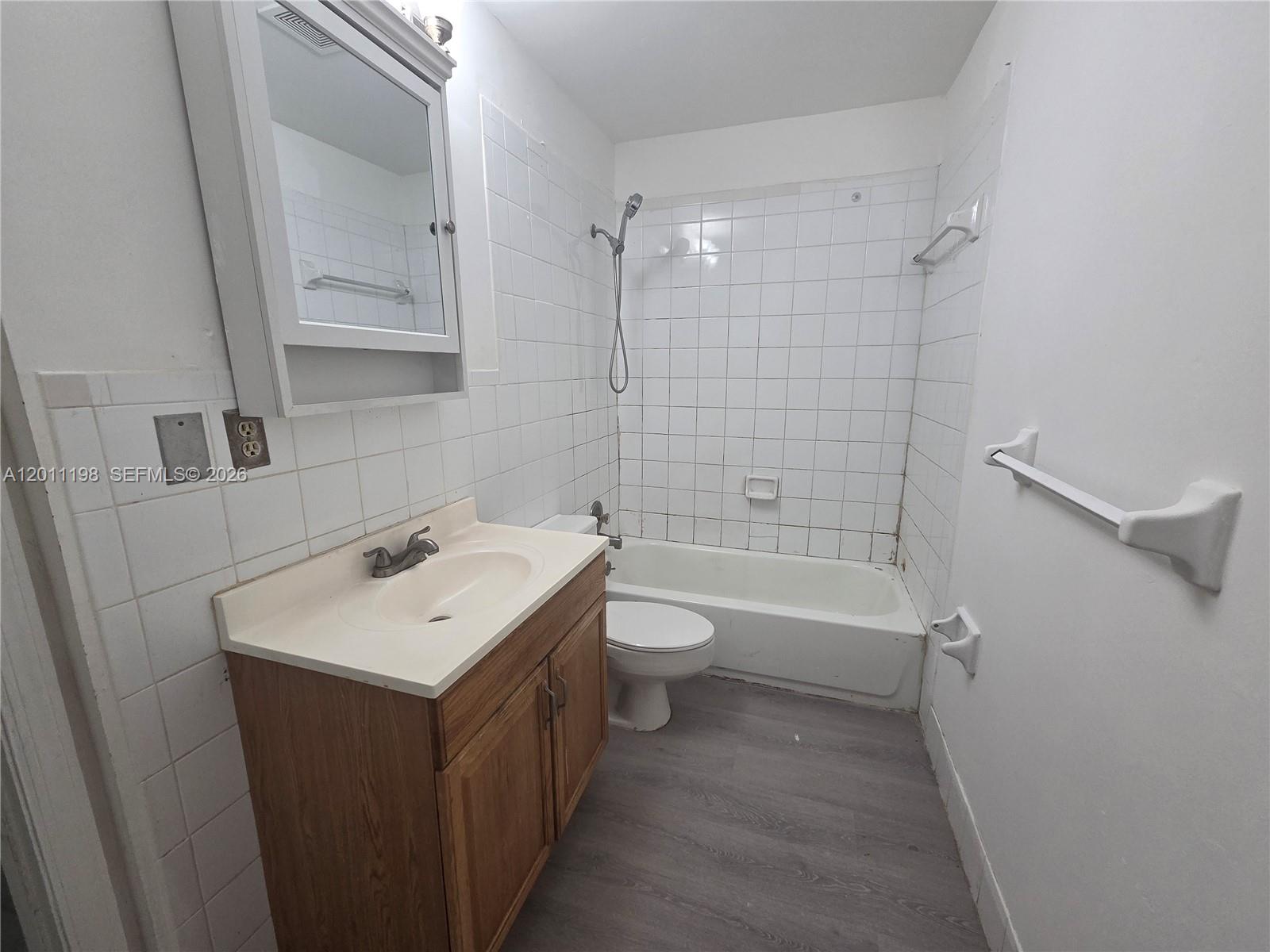 7505 Kimberly Boulevard 122 Property Photo 16