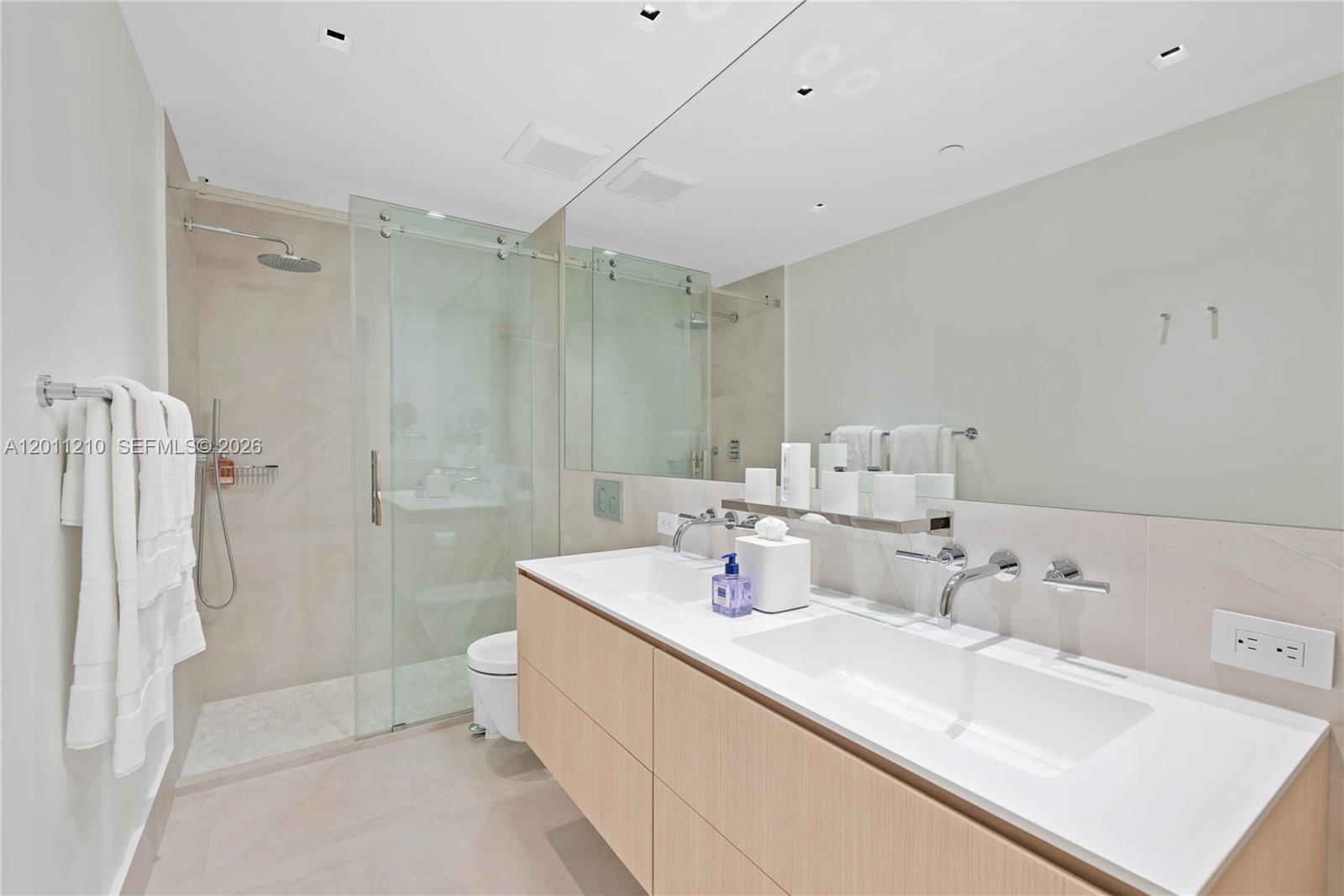 19242 Fisher Island Drive 19242 Property Photo 27
