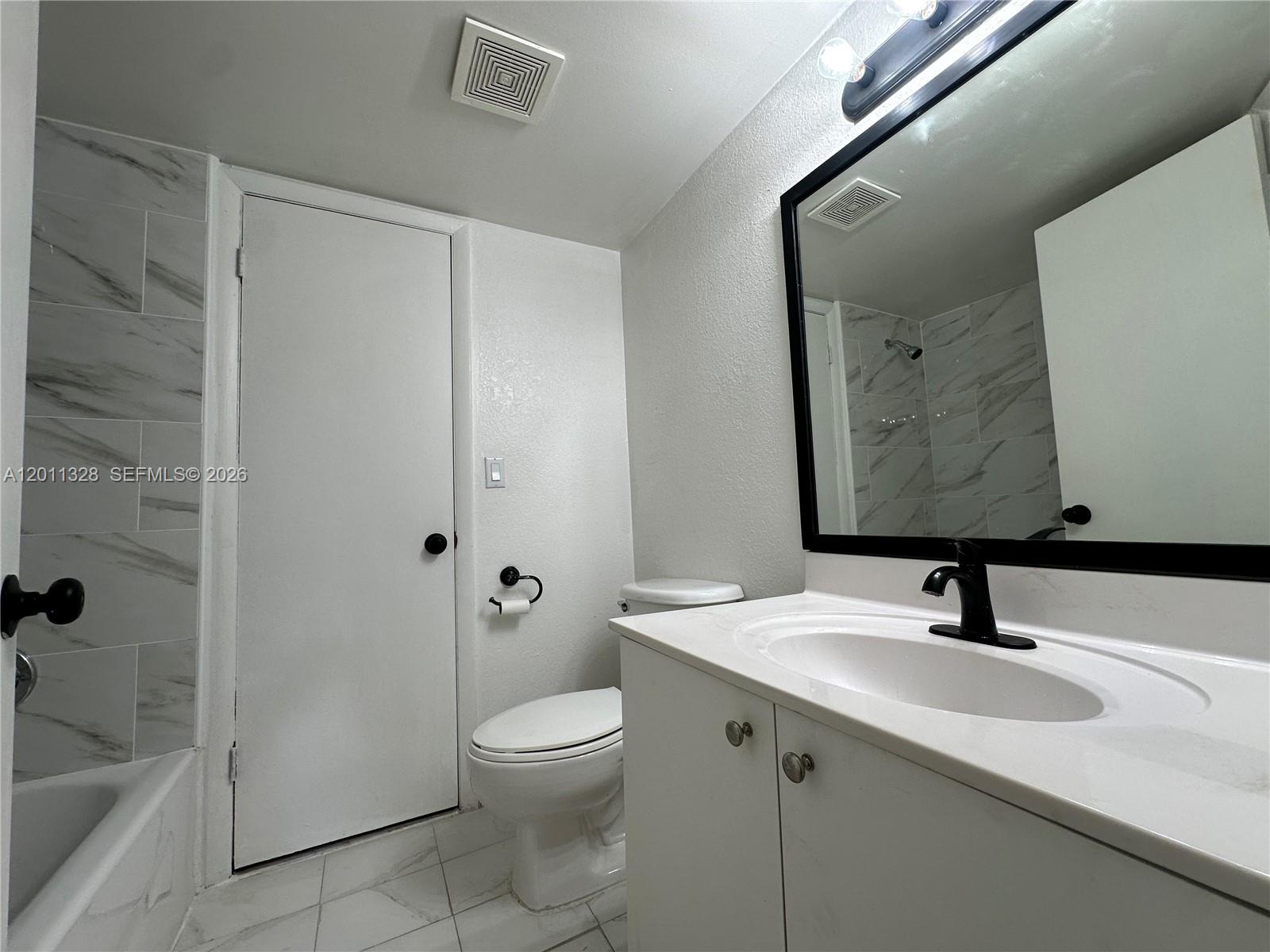 4215 N University Drive 101 Property Photo 22