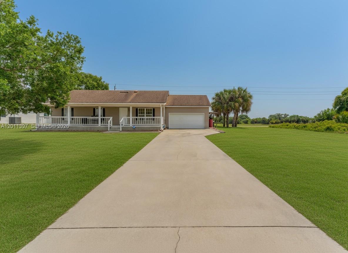 1500 Jay Terrace Property Photo 3