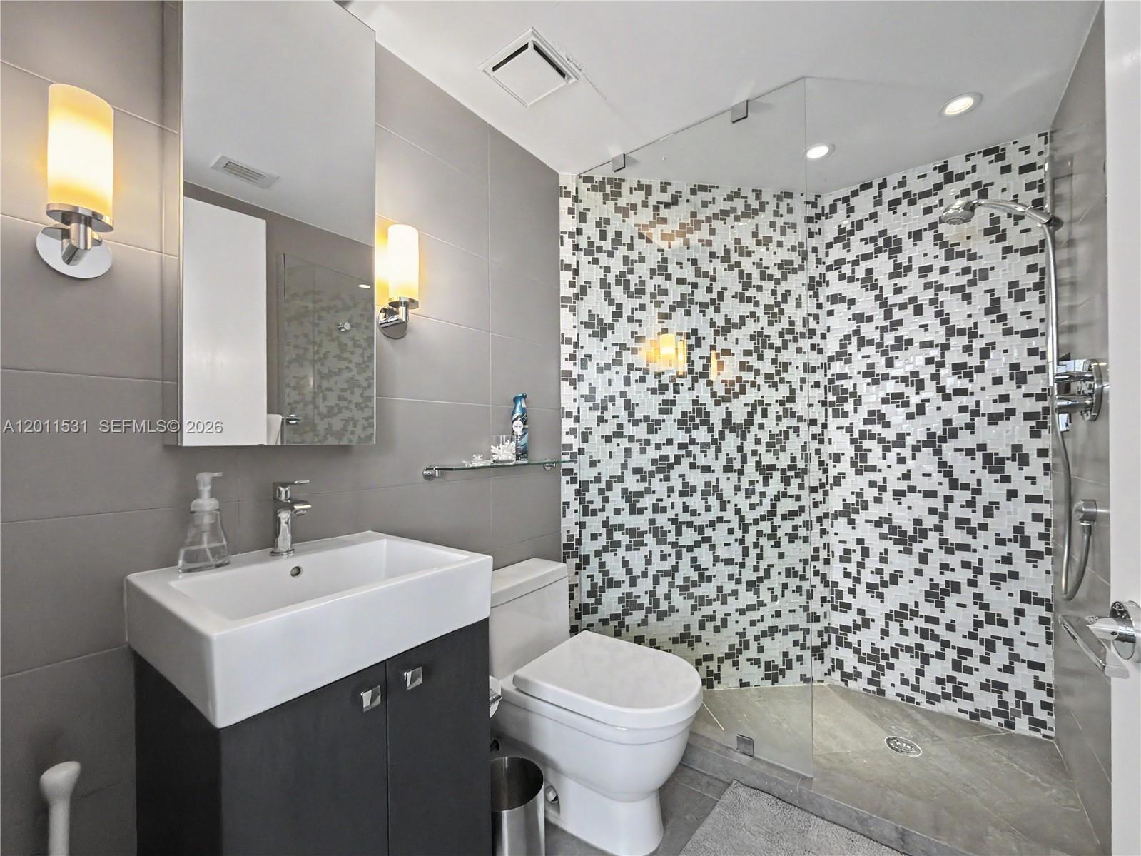 17555 Collins Avenue 2501 Property Photo 11