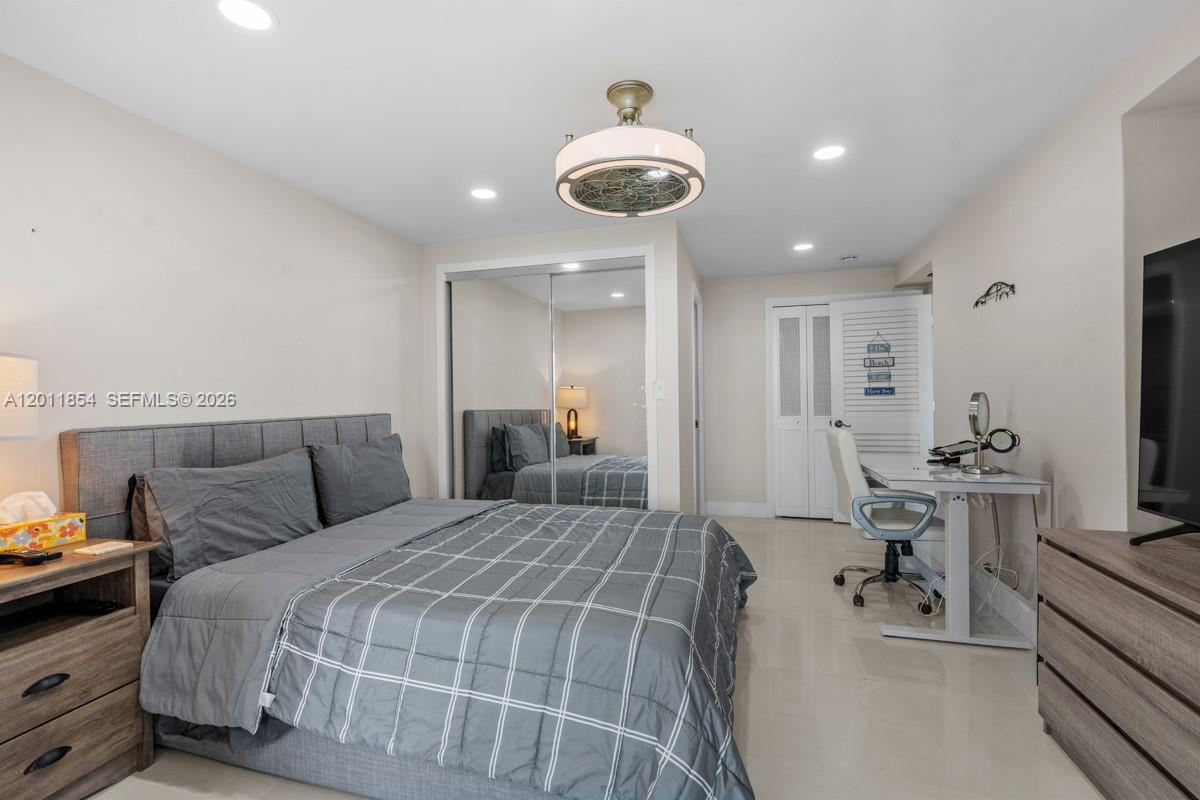 2100 S Ocean Lane 1704 Property Photo 17