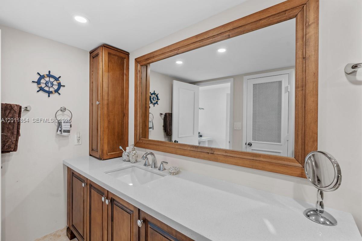 2100 S Ocean Lane 1704 Property Photo 20