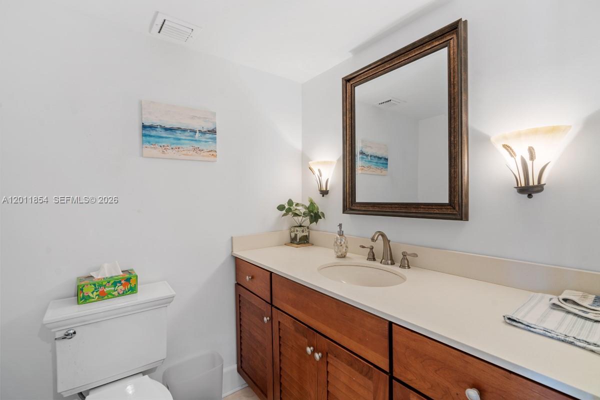 2100 S Ocean Lane 1704 Property Photo 21