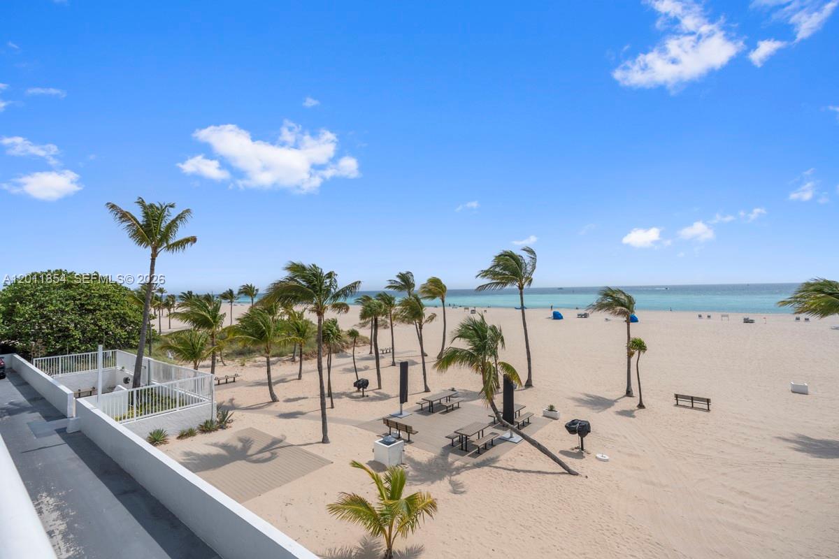 2100 S Ocean Lane 1704 Property Photo 26