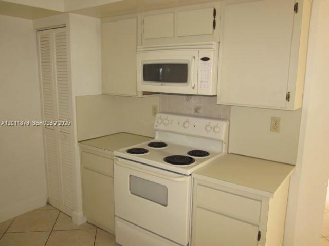 8853 Sw 112 Place Property Photo 4
