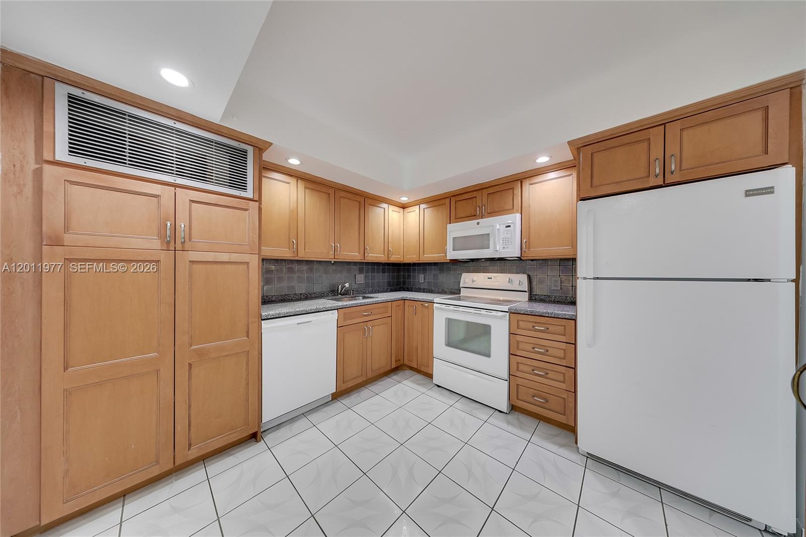2801 Ne 183rd Street 912w Property Photo 5