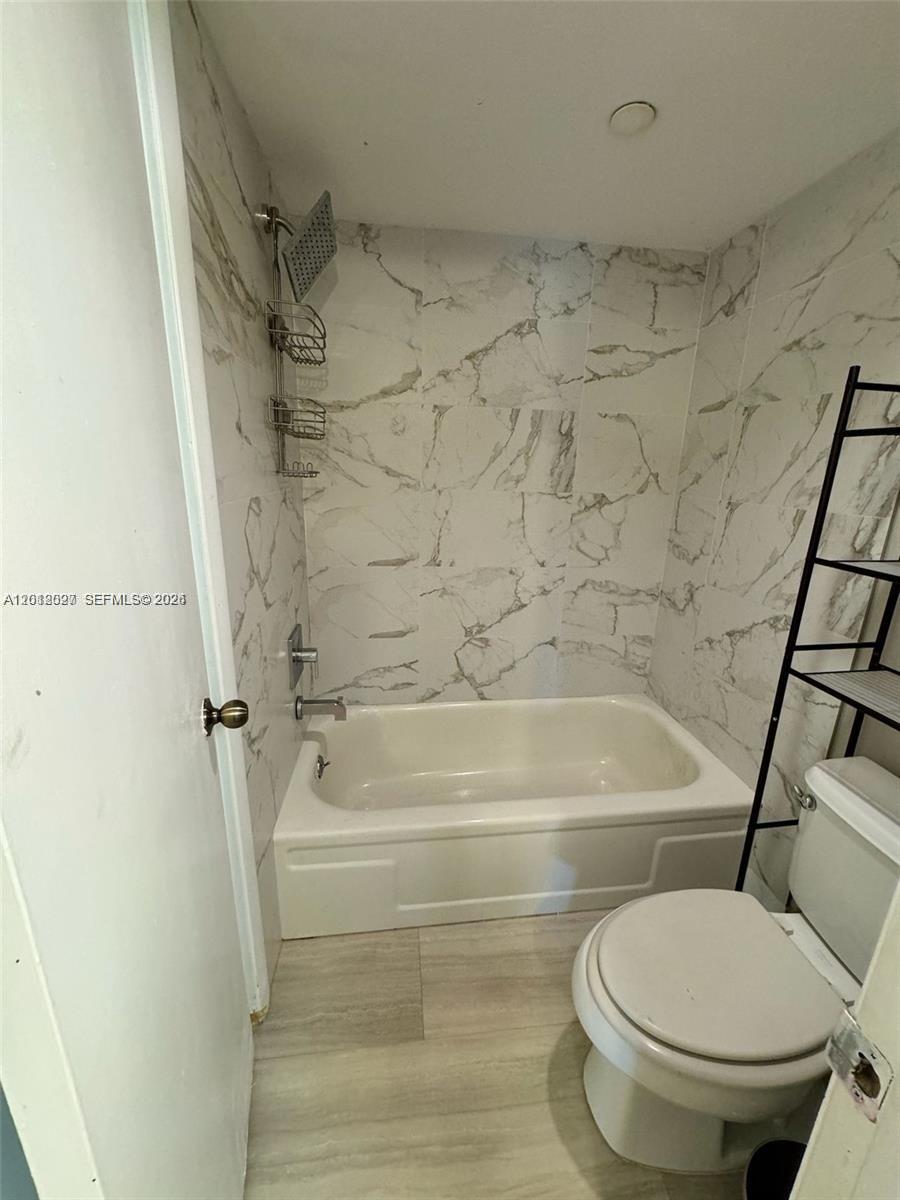 1100 Saint Charles Place 606 Property Photo 4