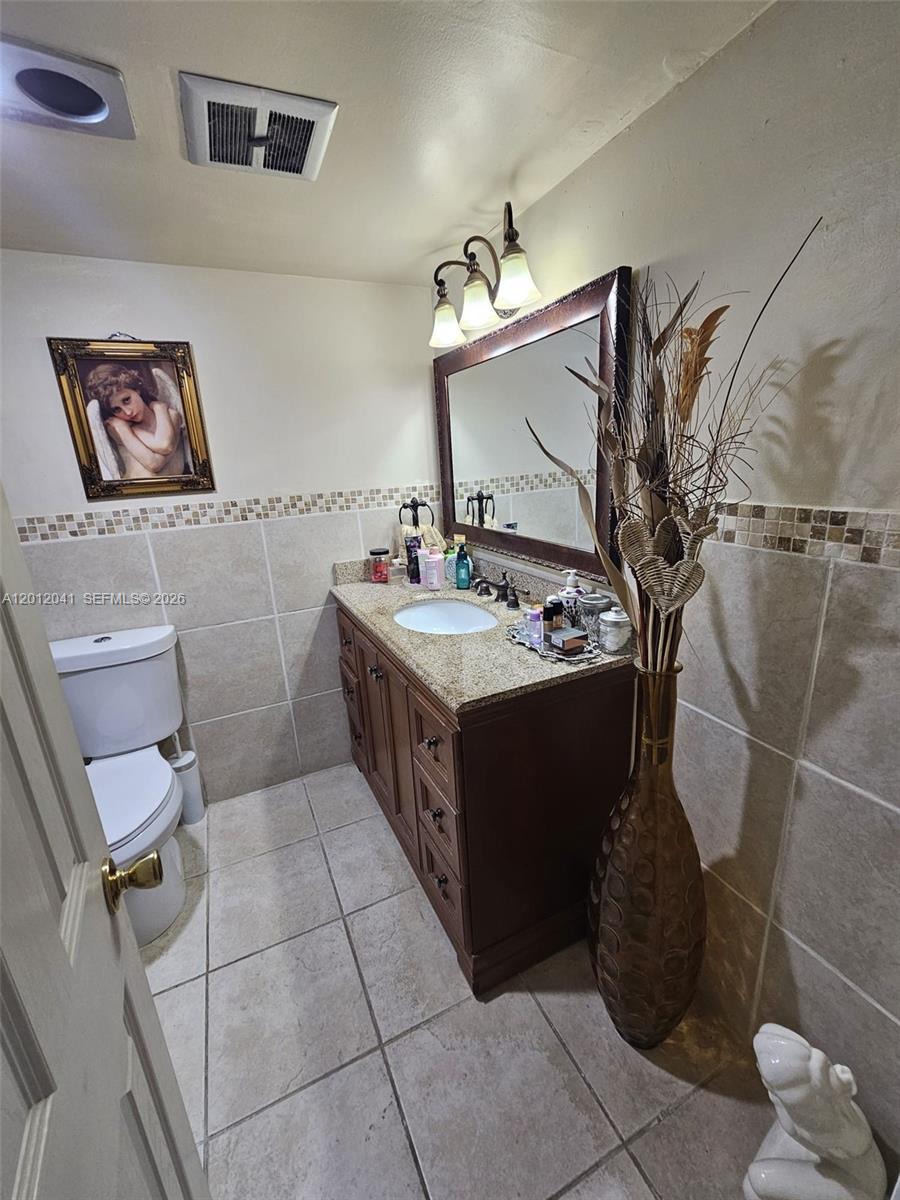 1670 Ne 191st Street 109-3 Property Photo 11