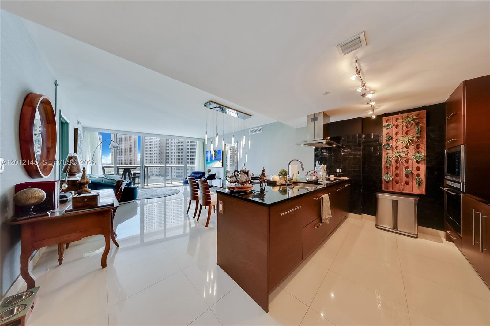 465 Brickell Avenue 1019 Property Photo 4