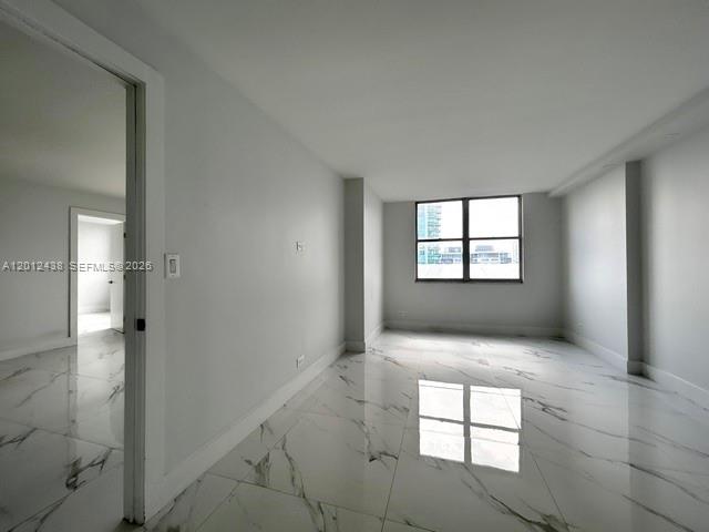 6039 Collins Avenue 1033 Property Photo 4