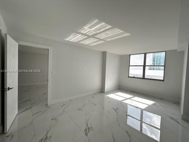 6039 Collins Avenue 1033 Property Photo 5