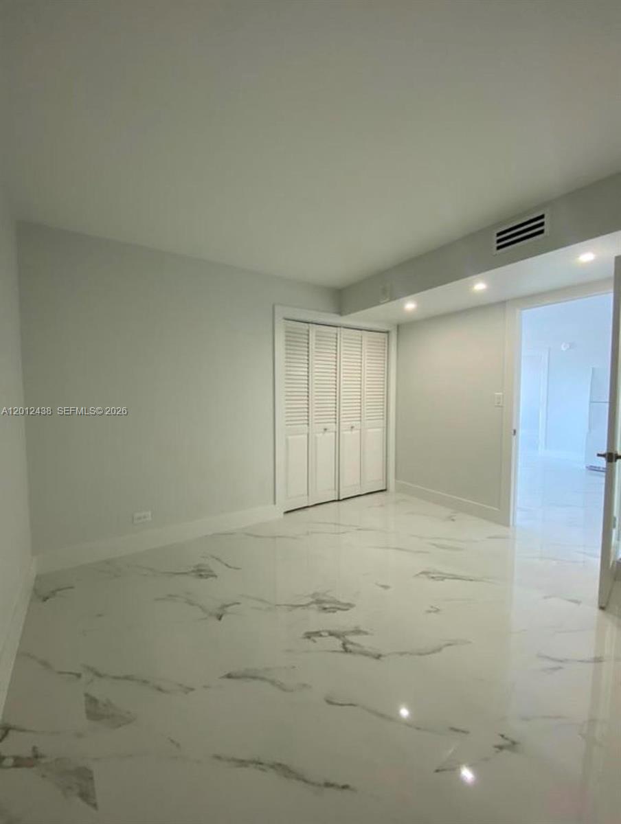 6039 Collins Avenue 1033 Property Photo 11