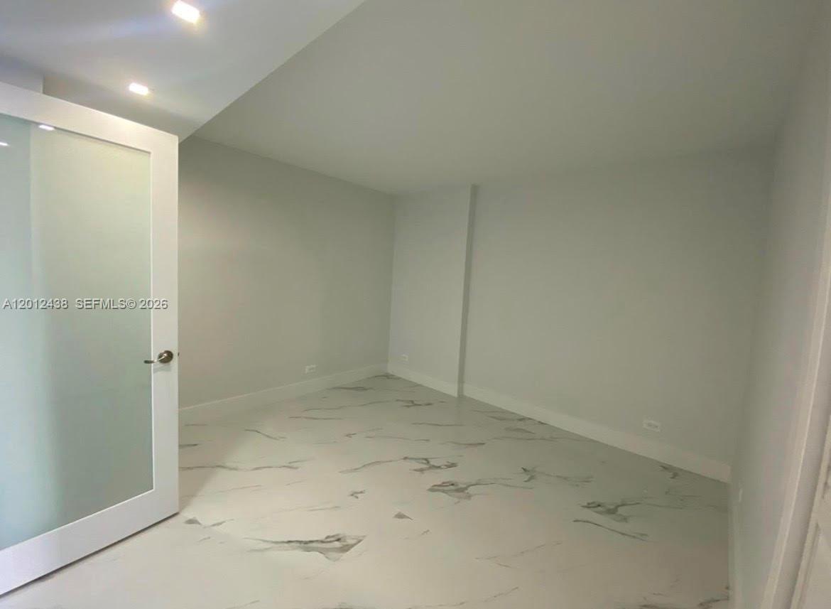 6039 Collins Avenue 1033 Property Photo 12