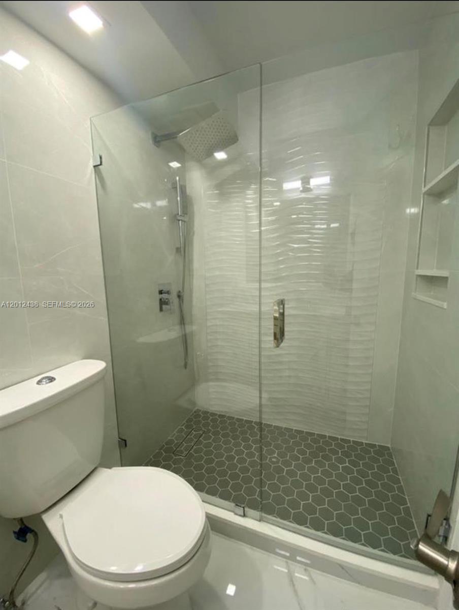 6039 Collins Avenue 1033 Property Photo 14