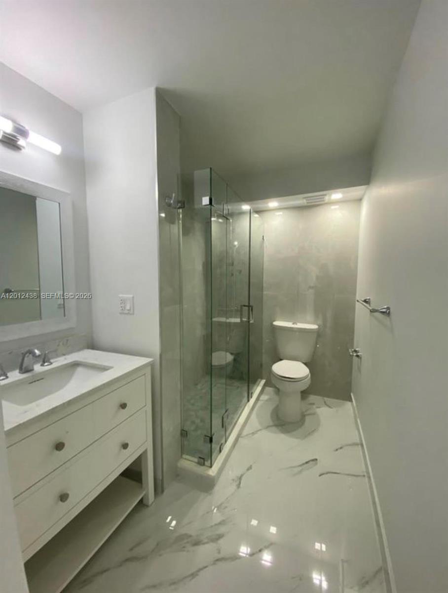 6039 Collins Avenue 1033 Property Photo 15
