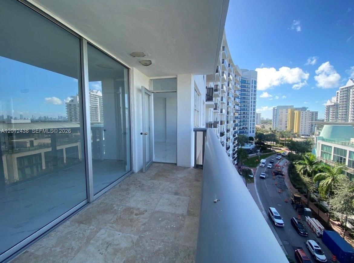 6039 Collins Avenue 1033 Property Photo 19