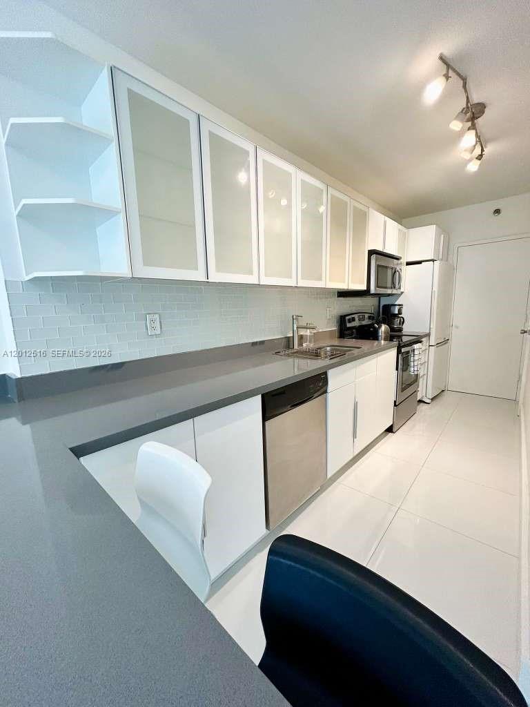 100 Lincoln Road 526 Property Photo 3