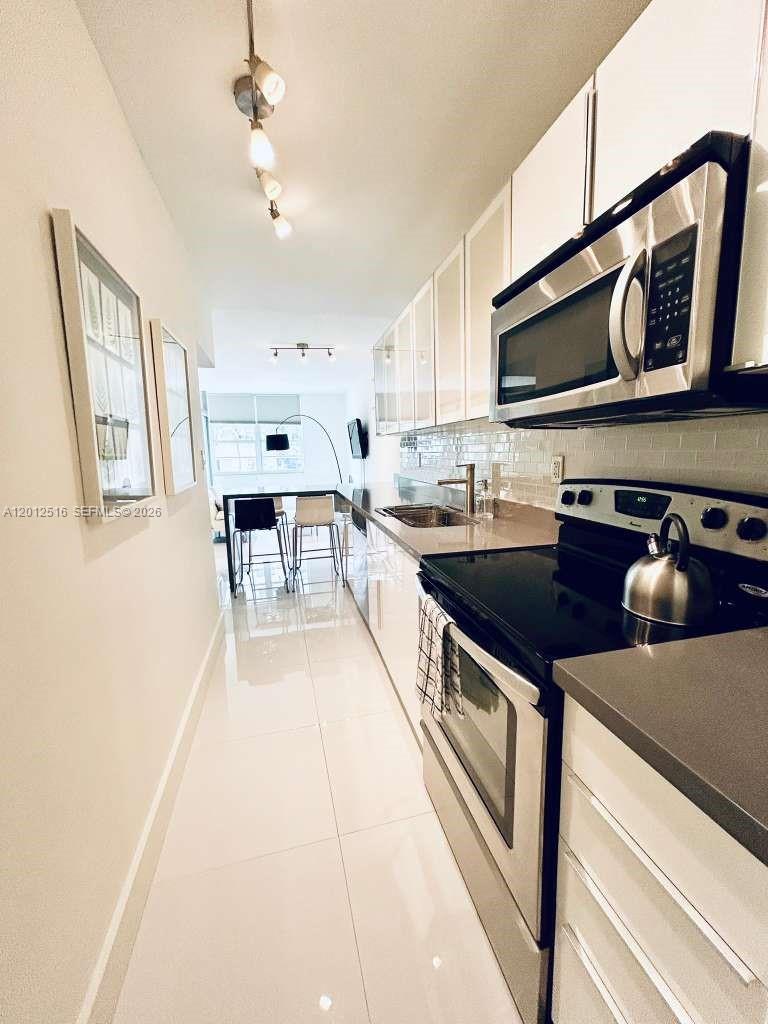 100 Lincoln Road 526 Property Photo 4