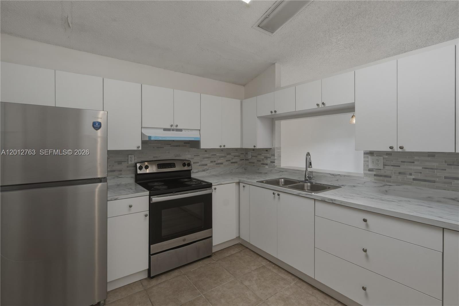 9992 Periwinkle Street Property Photo 12