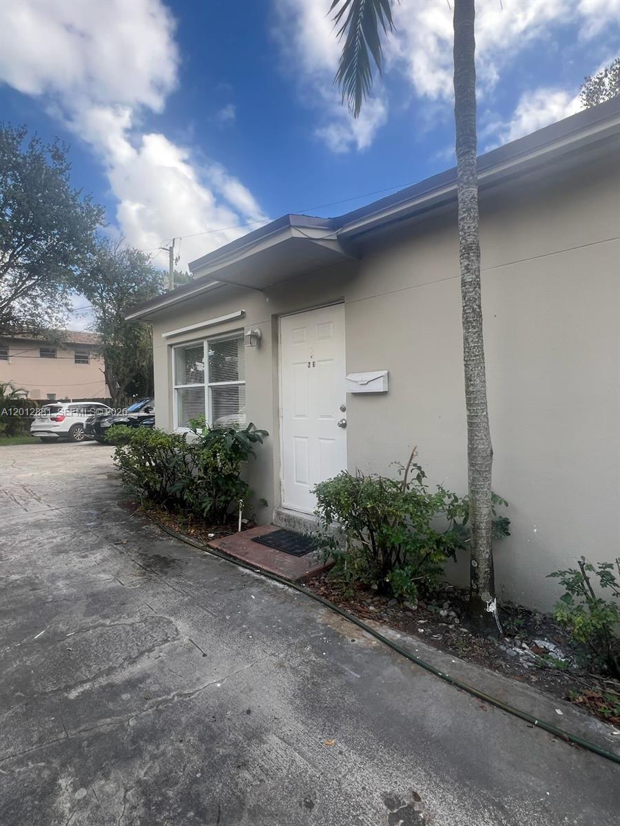 915 N 19th Avenue Property Photo 1