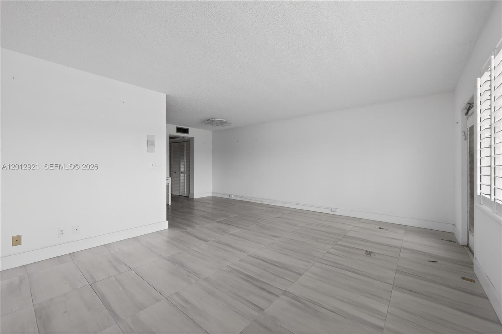 3023 Cambridge B 3023 Property Photo 6