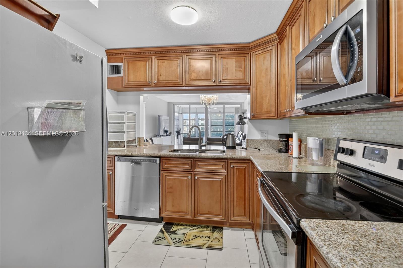 9330 Lagoon Place 307 Property Photo 5