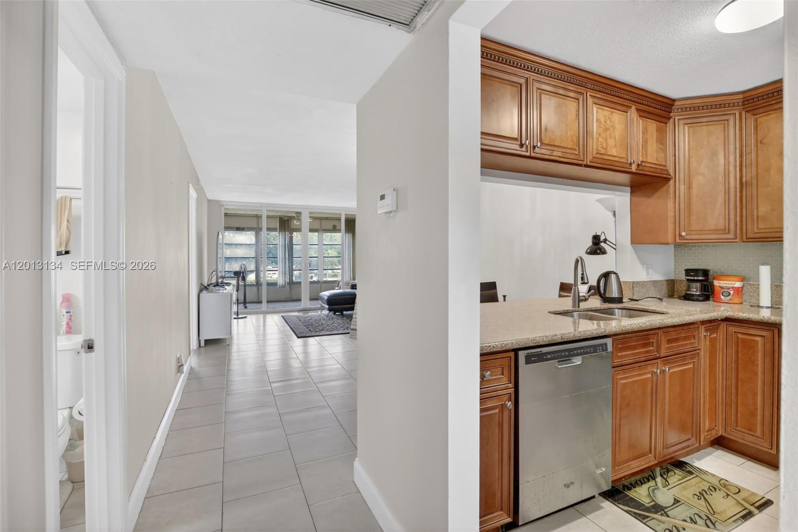 9330 Lagoon Place 307 Property Photo 6