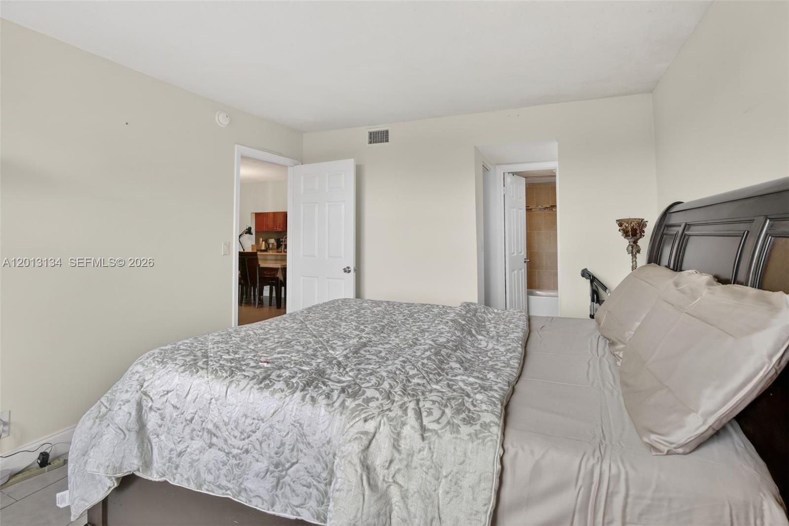 9330 Lagoon Place 307 Property Photo 20