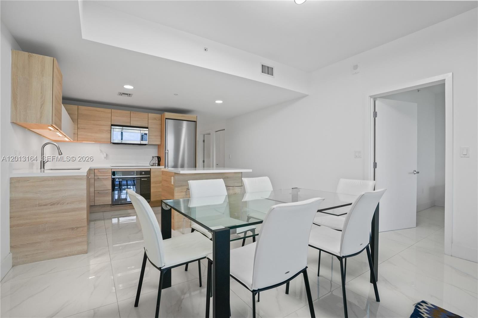 16385 Biscayne Boulevard 1402 Property Photo 2