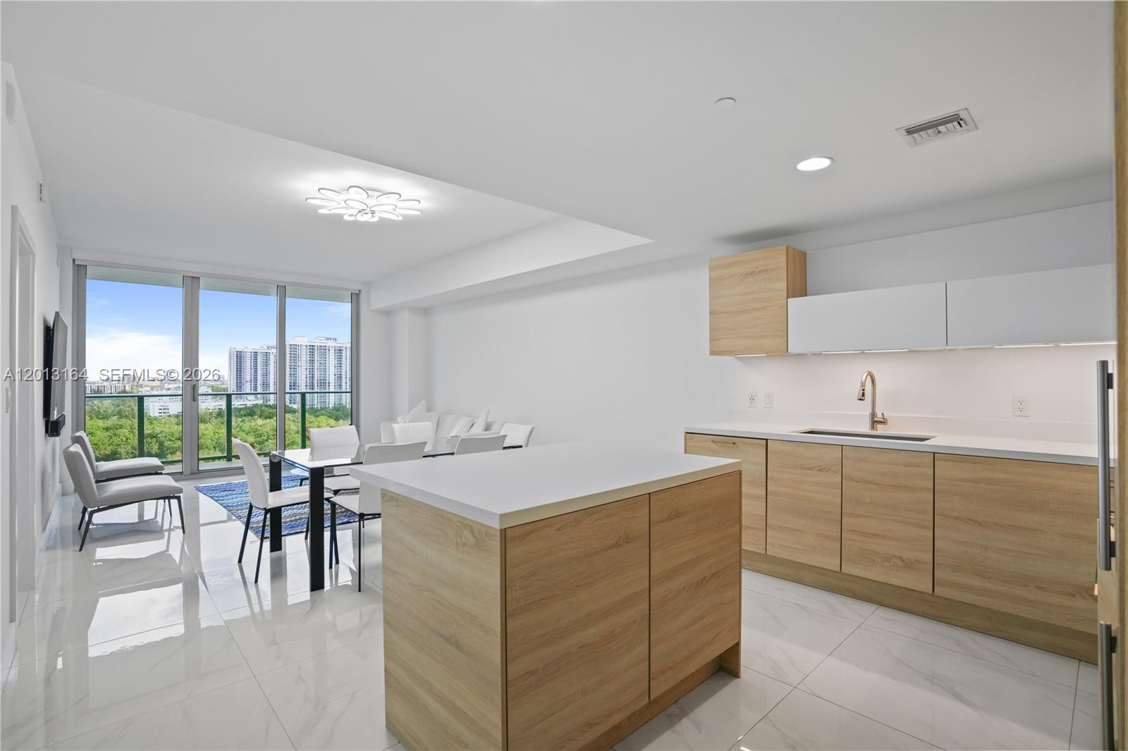 16385 Biscayne Boulevard 1402 Property Photo 4