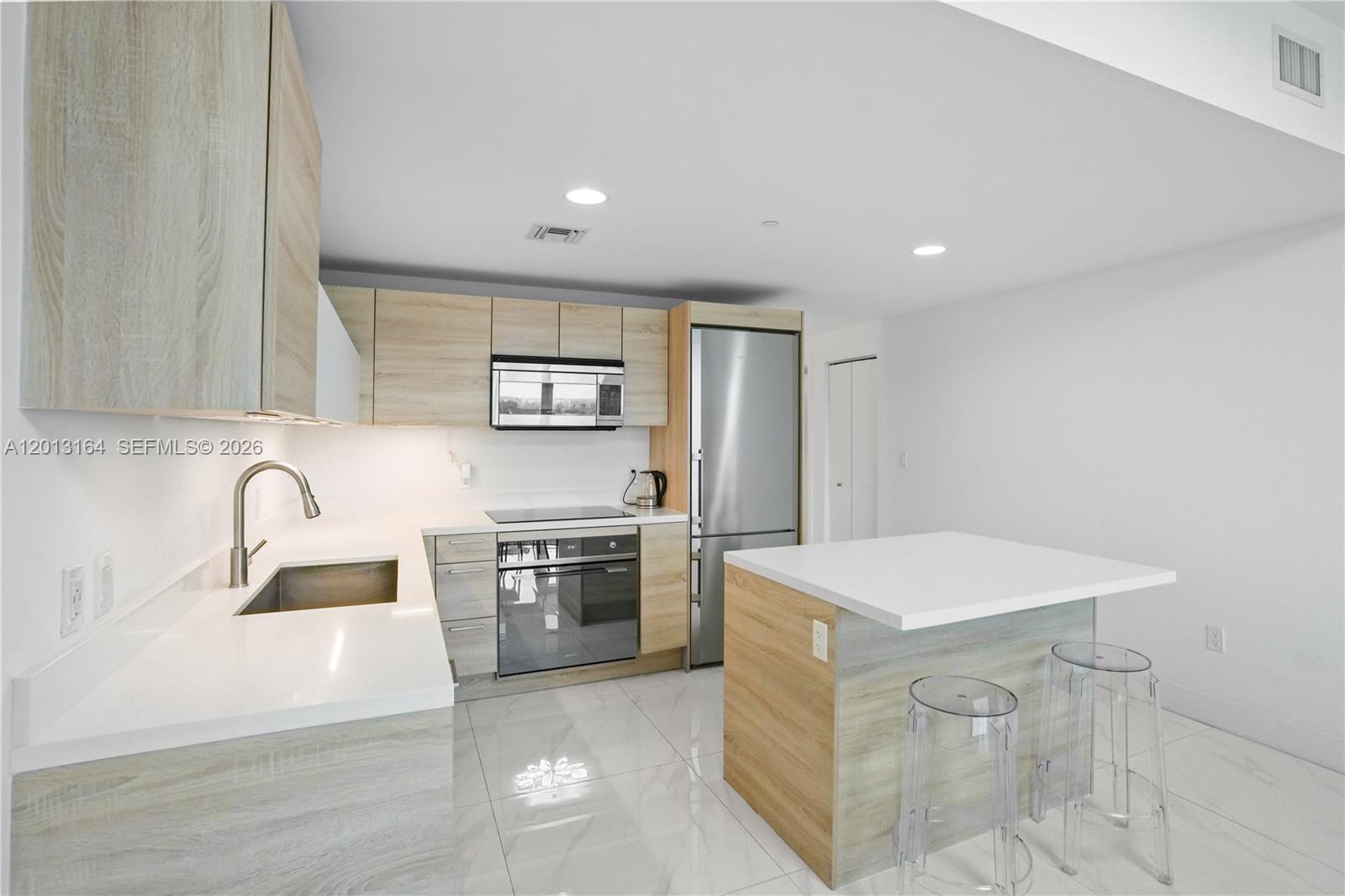 16385 Biscayne Boulevard 1402 Property Photo 7
