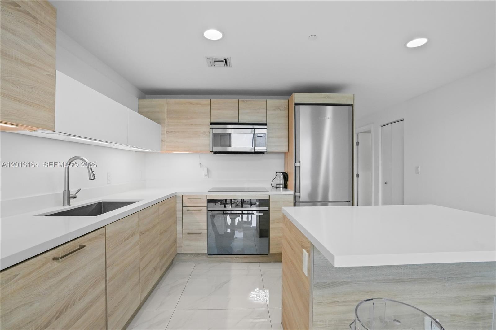 16385 Biscayne Boulevard 1402 Property Photo 8