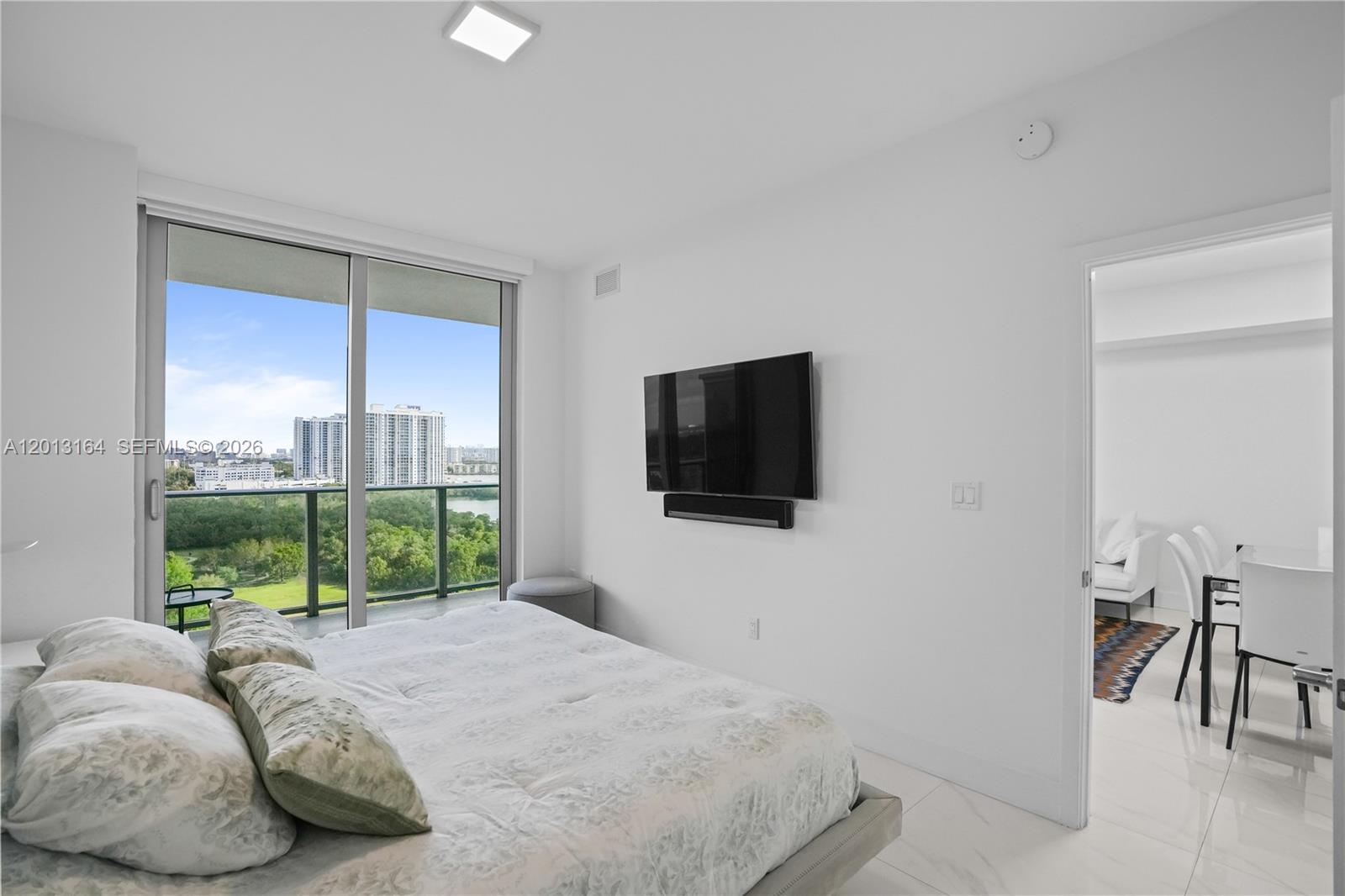 16385 Biscayne Boulevard 1402 Property Photo 11
