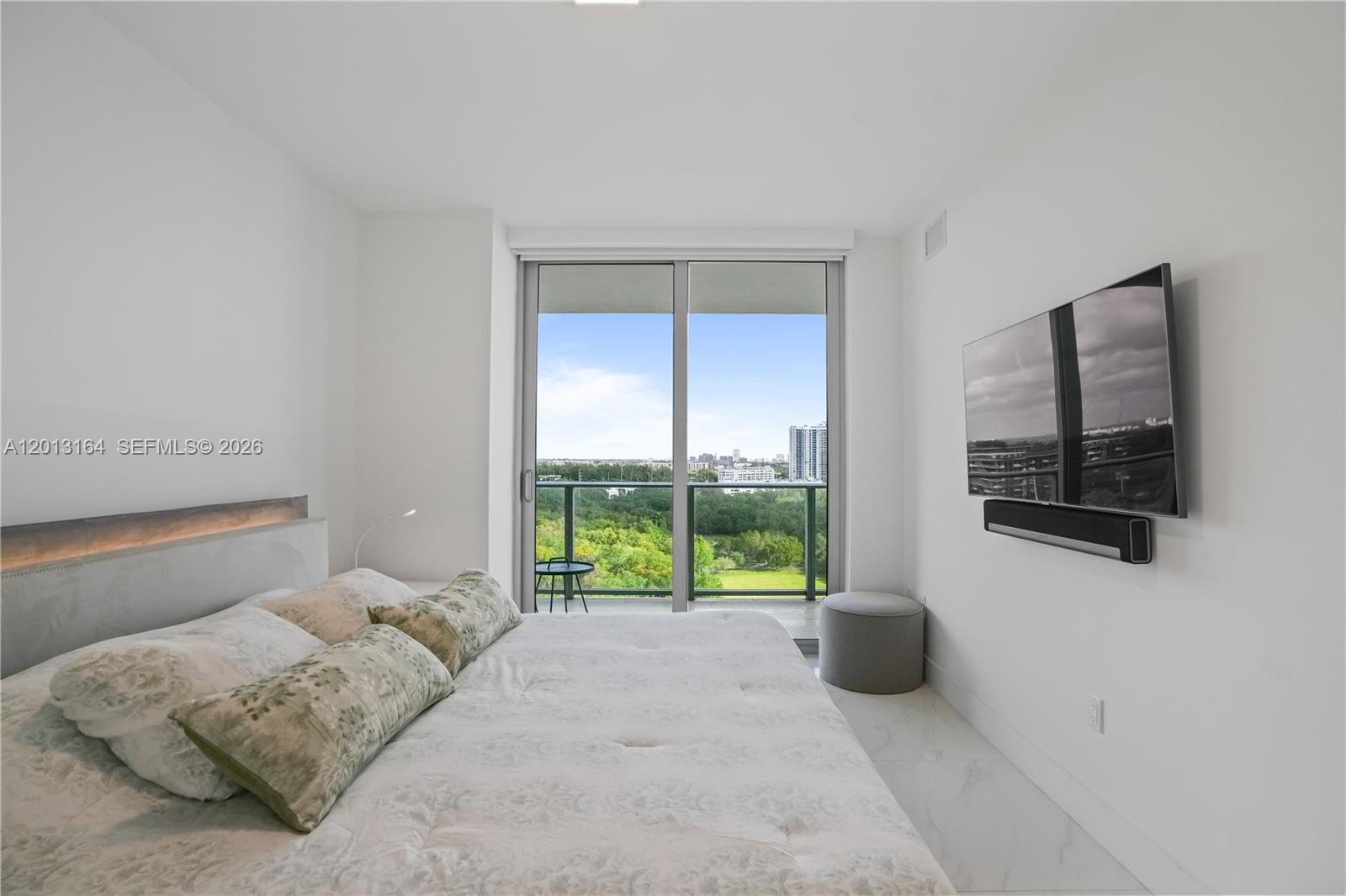 16385 Biscayne Boulevard 1402 Property Photo 12