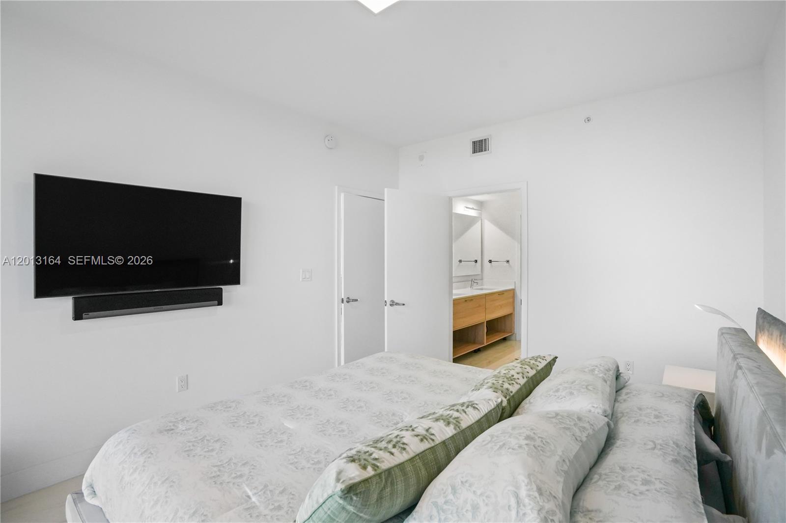 16385 Biscayne Boulevard 1402 Property Photo 15
