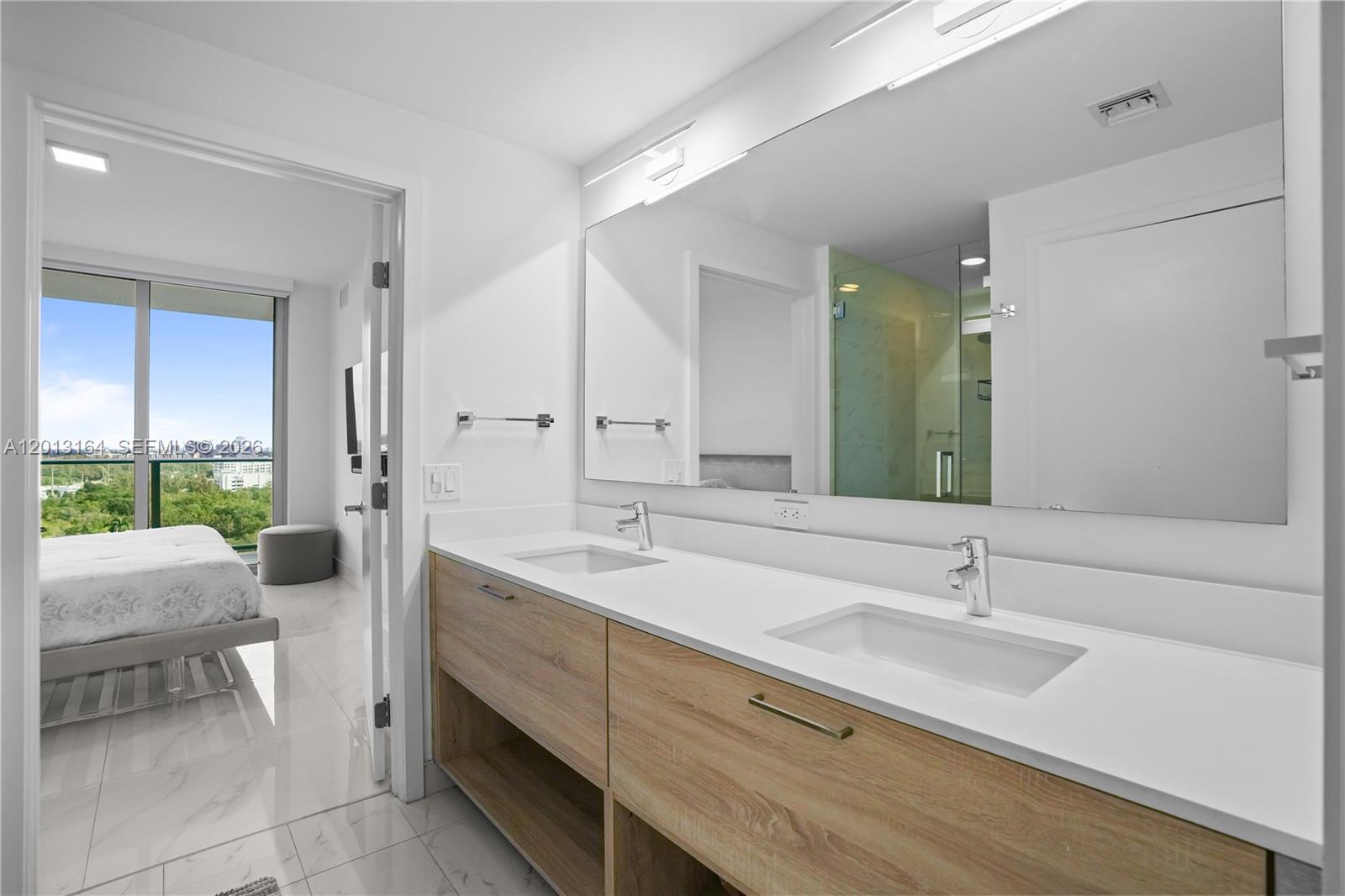 16385 Biscayne Boulevard 1402 Property Photo 17