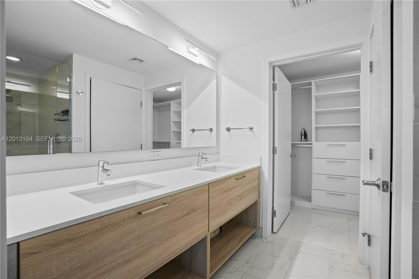 16385 Biscayne Boulevard 1402 Property Photo 18