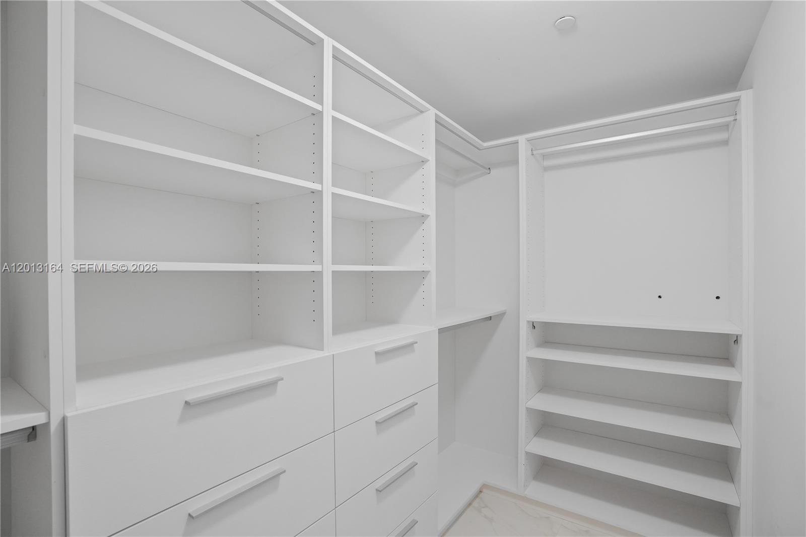 16385 Biscayne Boulevard 1402 Property Photo 19
