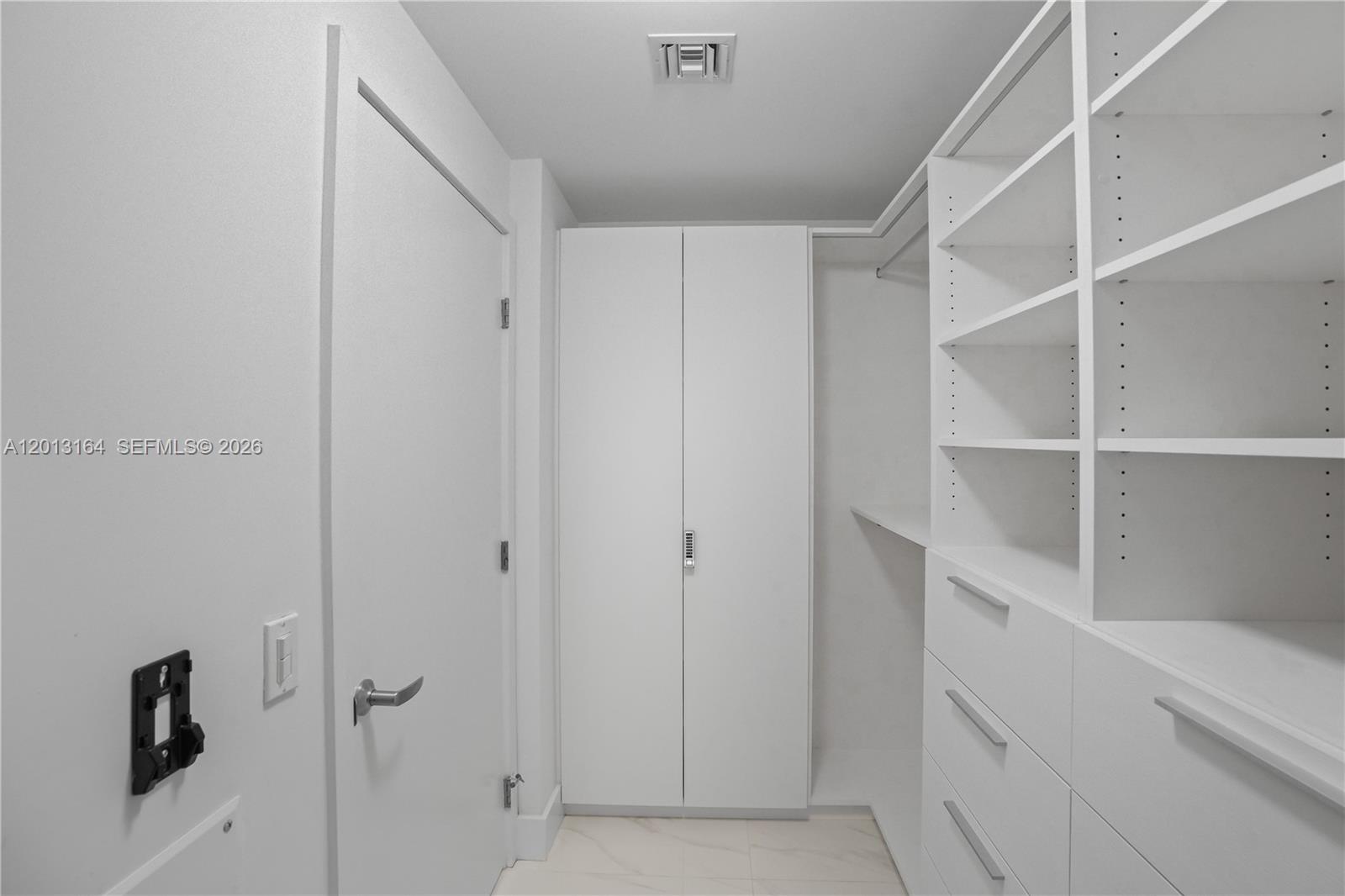 16385 Biscayne Boulevard 1402 Property Photo 20