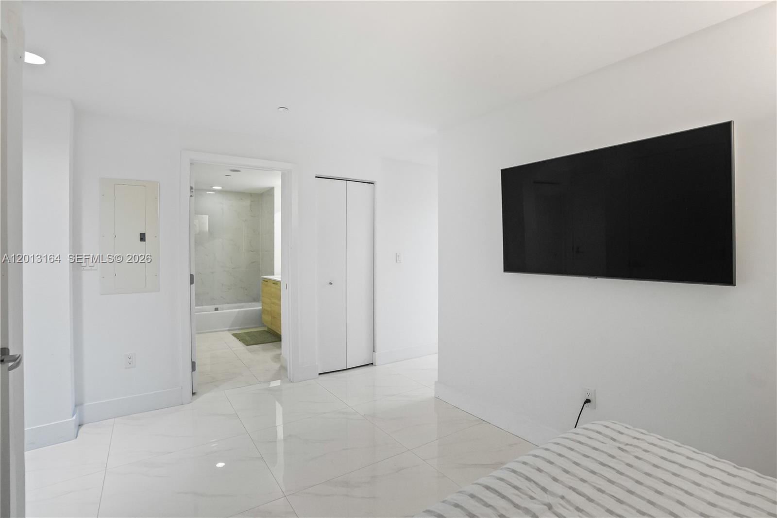 16385 Biscayne Boulevard 1402 Property Photo 22