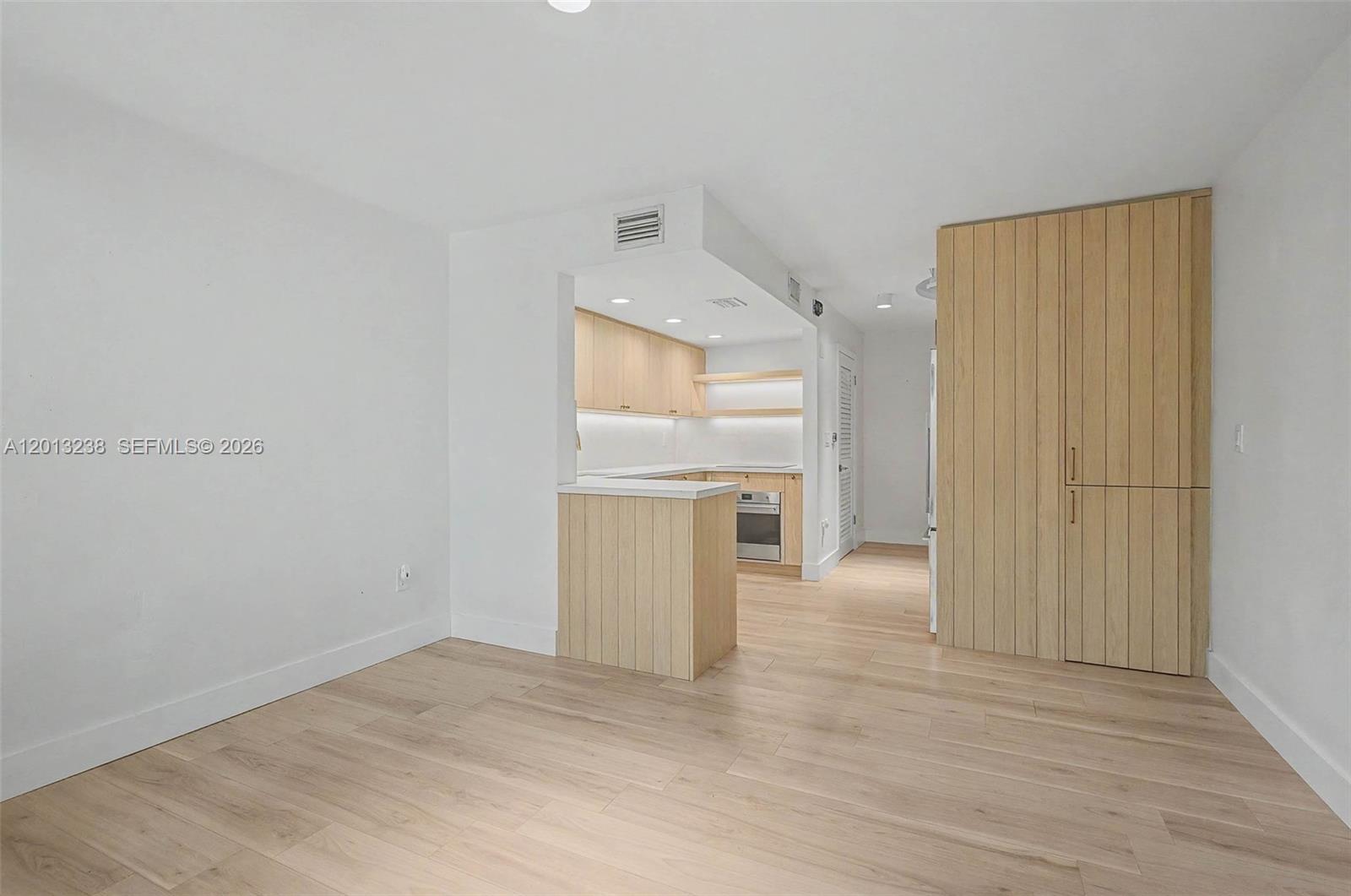 2984 Mary Street Property Photo 5