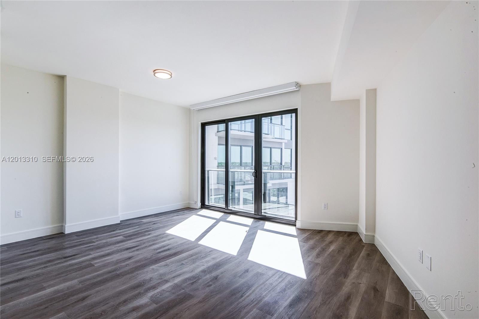 3801 N Dixie Highway 404 Property Photo 10