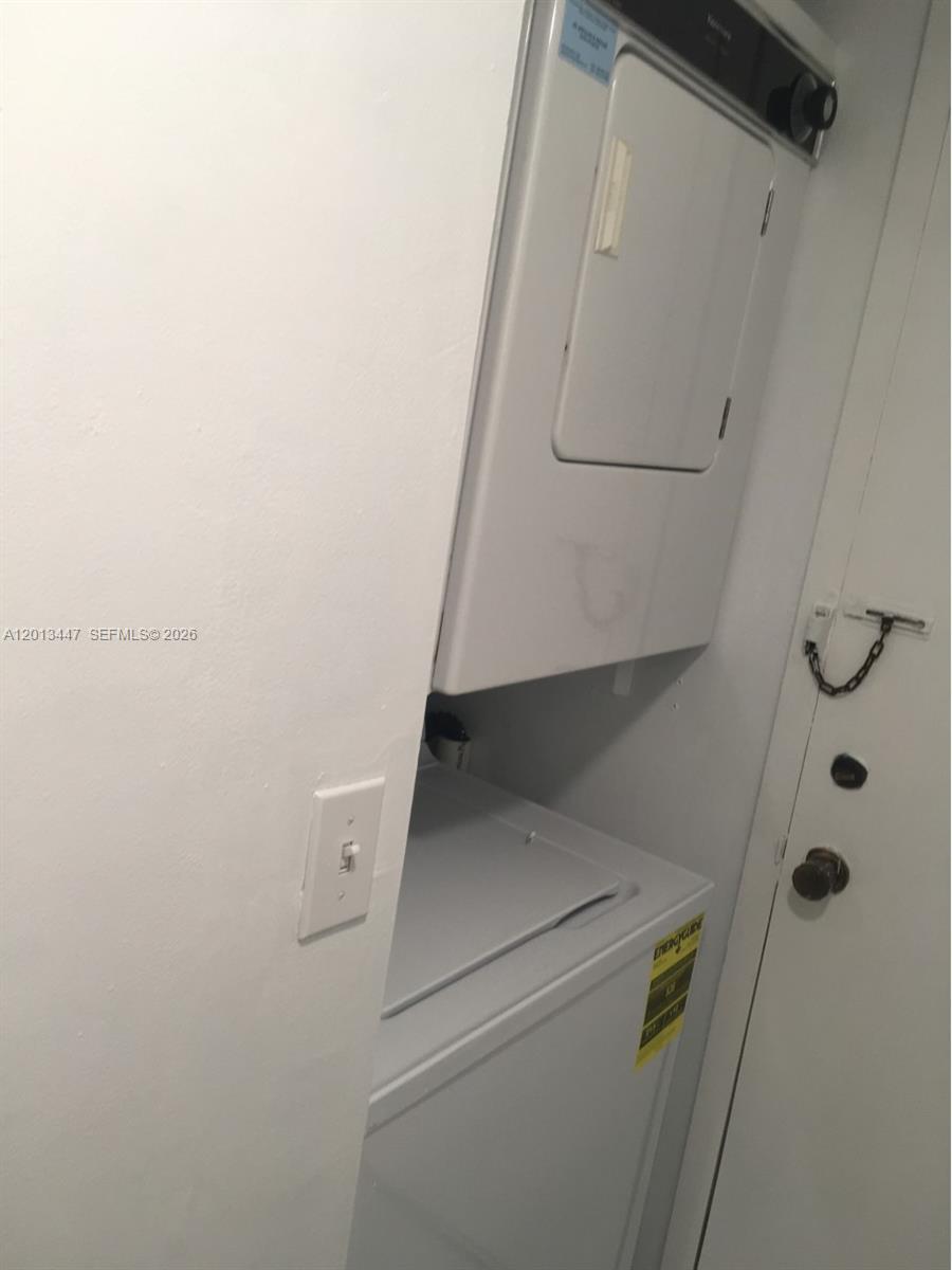 77 Crandon Boulevard 2e Property Photo 8