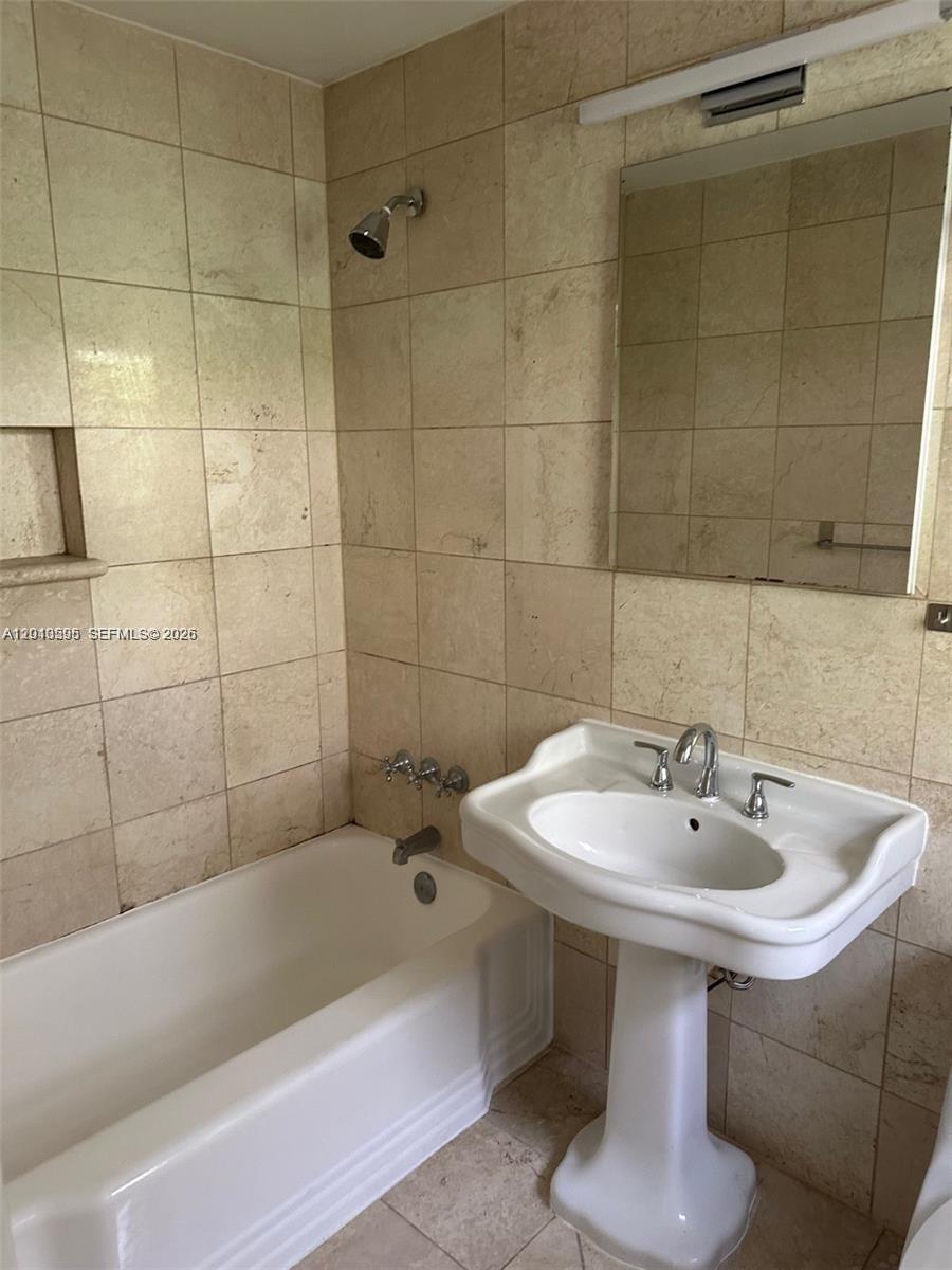 A12013595 Property Photo 10
