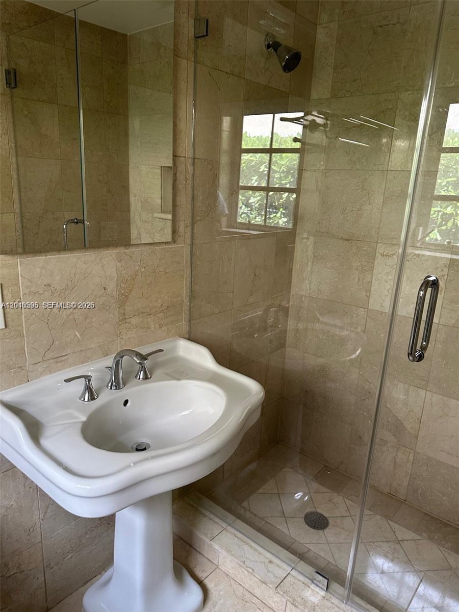 A12013595 Property Photo 11