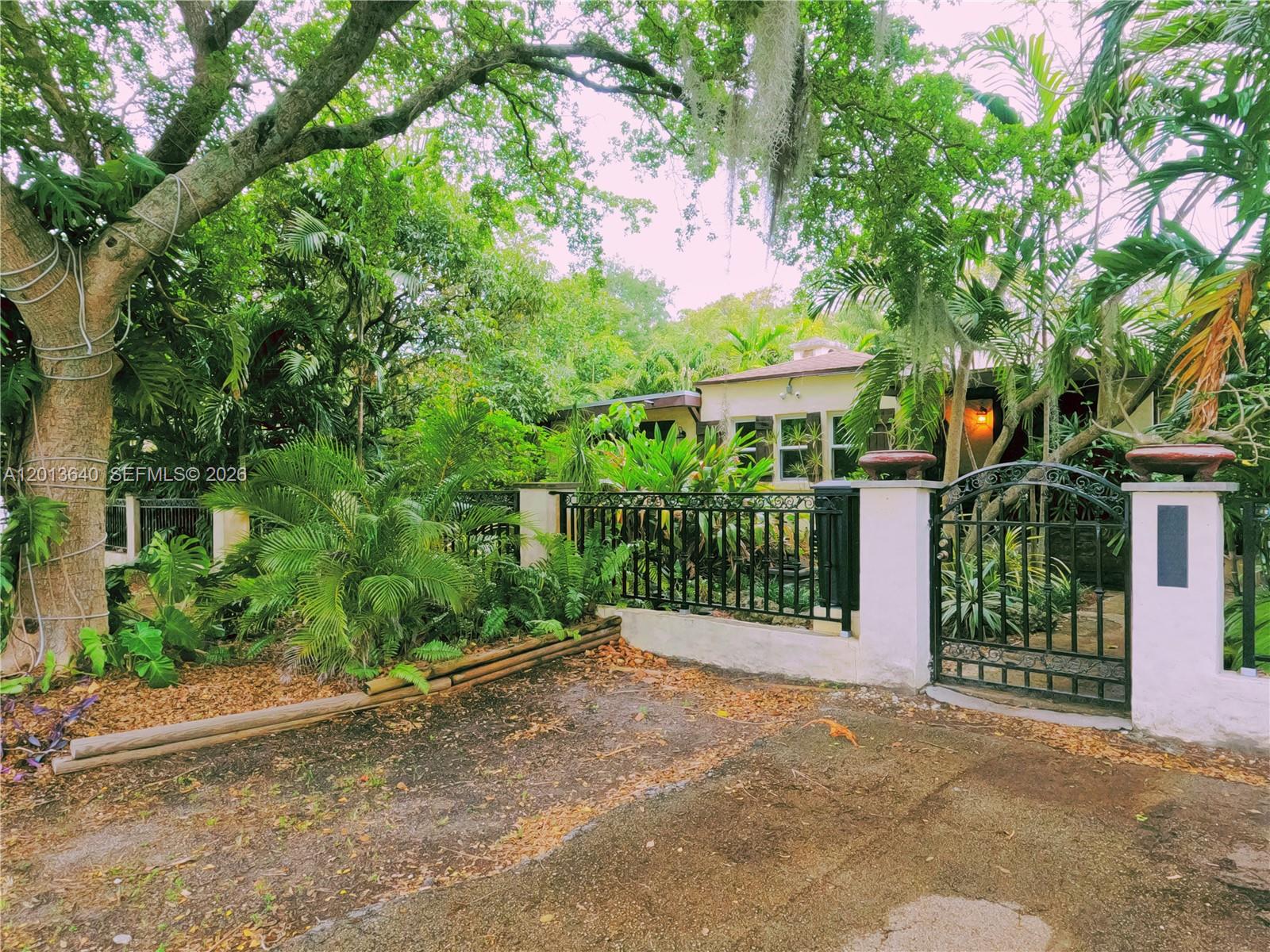 A12013640 Property Photo 3