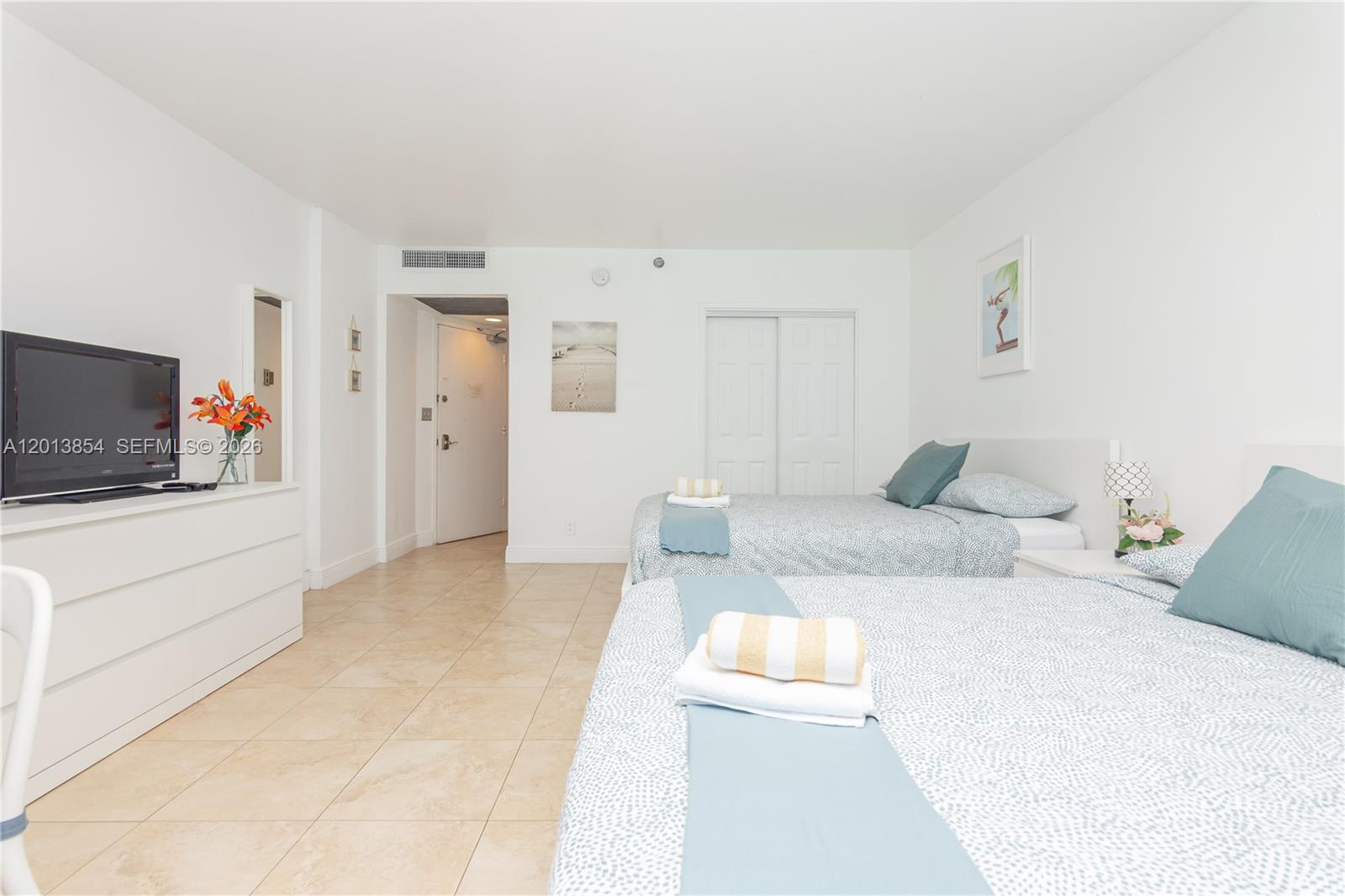 5445 Collins Avenue 627 Property Photo 11